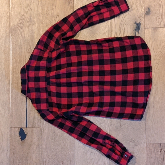 Forever 21 buffalo plaid button up shirt. Size small - Picture 5 of 5